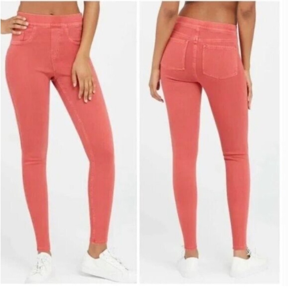 NWT $98 SPANX Jeanish Leggings Nantucket Red (Coral) Size Medium